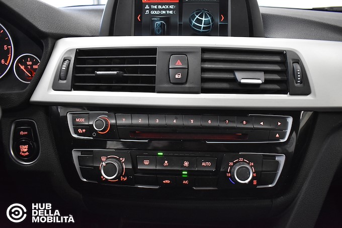 BMW 320d xDrive Touring Business Advantage